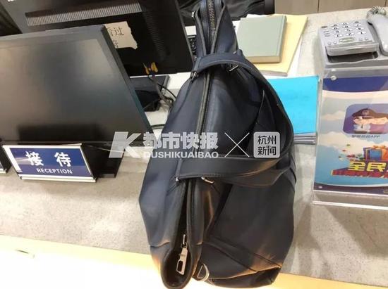 The bag found by Lu. /Photo via Dushikuaibao