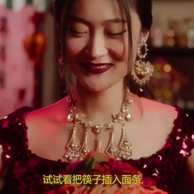 Italian fashion brand Dolce and Gabbana latest ads have been accused of racism. (Photo/Weibo.com)