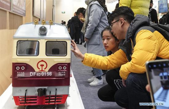 Visitors look at the model of locomotive during a major exhibition to commemorate the 40th anniversary of China's reform and opening-up at the National Museum of China in Beijing, capital of China, Nov. 24, 2018. (Xinhua/Yin Gang)