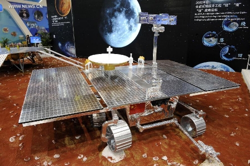 A model of the Mars rover is seen ahead of the 10th China International Aviation and Aerospace Exhibition in Zhuhai, south China's Guangdong Province, Nov. 9, 2014. Some 700 exhibitors at home and abroad with 130-plus planes will attend the six-day airshow from November 11 to 16. (Xinhua/Liang Xu)