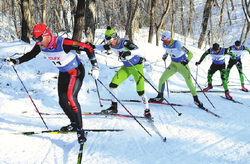 Athletes from home and abroad race at the Vasaloppet China, an international skiing event. (Photo provided to China Daily)