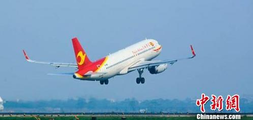 A flight of Tianjin Airlines (File photo/China News Service)