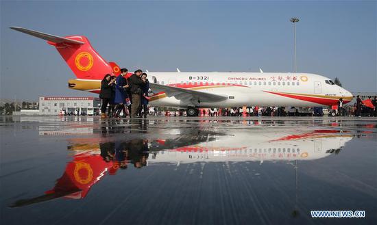 The ARJ21, China's first commericial regional aircraft, is parked at the Shuangliu International Airport in Chengdu, capital of southwest China's Sichuan Province, Nov. 29, 2015.  (Xinhua/Pei Xin)