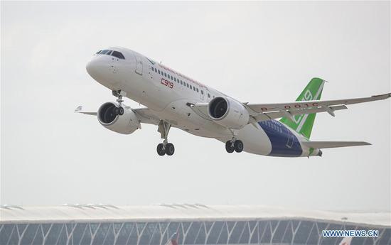 The No.102 C919 plane takes off at Pudong Airport in Shanghai, east China, July 12, 2018.  (Xinhua/Ding Ting)