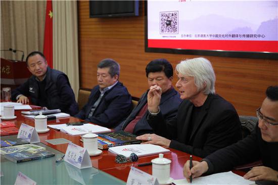 Laurence Brahm speaks at a conference to discuss his work as a part of the Writing on China by Foreigners project at the Beijing Language and Culture University on Dec 4. （Photo provided to China Daily）