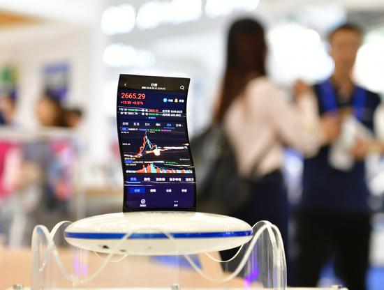 A flexible foldable mobile phone screen on display at an international high-tech fair in Shenzhen. (Photo by Xuan Hui/For China Daily)