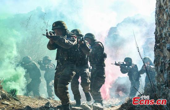 Special police in anti-terrorism drill in Tibet
