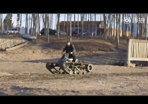 Shi Guangli drives one of his amphibious ATV through the mud of Langfang, North China's Hebei Province. (Screenshot photo)