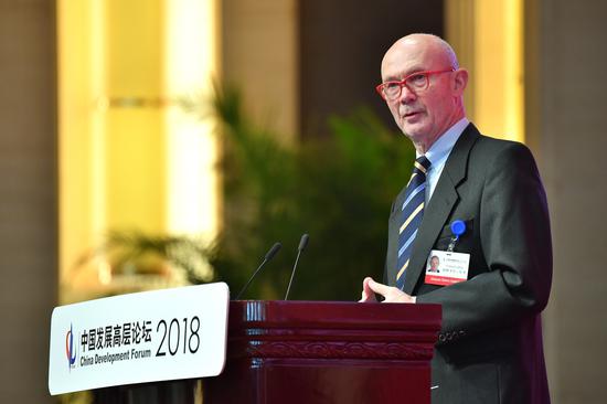 Pascal Lamy delivers a speech at the 2018 China Development Forum in Beijing on March 24. (Li Xin/China Daily)