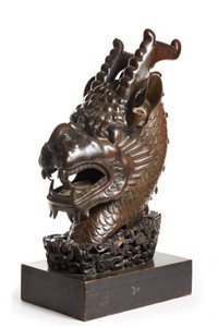 A screenshot of a bronze dragon head from the Tessier & Sarrou auction house website