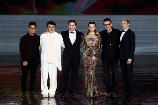 The first Hainan International Film Festival gathers a bunch of A-list celebrities, such as (from left) Aamir Khan, Jackie Chan, Johnny Depp, Juliette Binoche, Nuri Bilge Ceylan and Mads Mikkelsen. (Photo provided to China Daily)