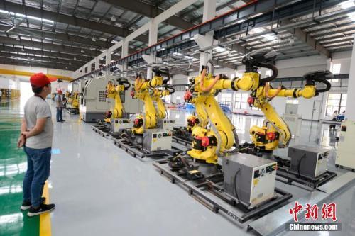 A robot manufacturing workshop in China. (File photo/China News Service)