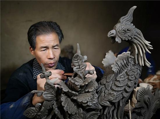 Sculptor creates mythical world on rooftop