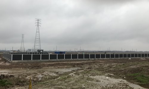 The construction site of Tesla's Gigafactory located in the Lingang industrial zone in Shanghai shows no active signs of construction work like cranes working or logistics trucks driving in and out of the site. (Photo: Xie Jun/GT)