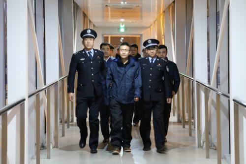 Wang Qingwei turned himself into Chinese authorities on Friday. (Photo/Yantai TV)