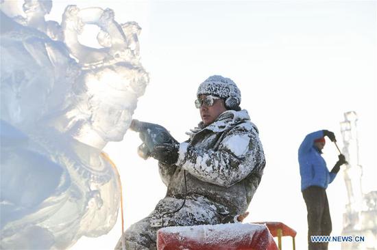 Highlights of international ice sculpture competition in Harbin