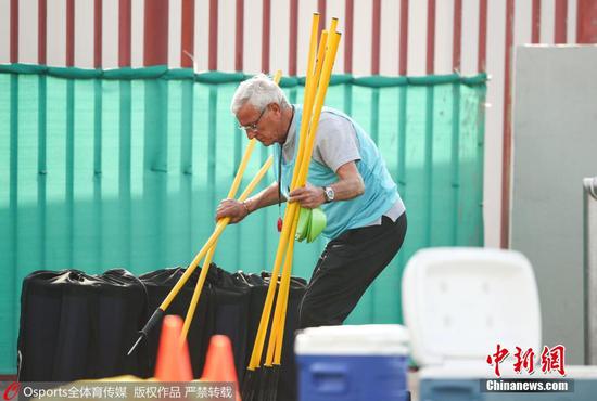 Team China coach Marcello Lippi moves sports equipment, Jan. 1, 2019. (Photo/Osports)