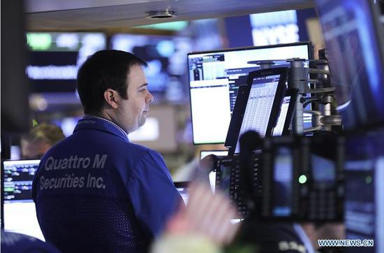 A trader works at the New York Stock Exchange in New York, the United States, Jan. 4, 2019. U.S. stocks closed sharply higher on Friday, finishing the week on a high note, after tech stocks surged, job market retained strength and U.S. Federal Reserve chair hinted at slower monetary tightening. The Dow Jones Industrial Average closed 746.94 points, or 3.29 percent, dramatically higher to 23,433.16. The S&P 500 jumped up 84.05 points, or 3.43 percent, to 2,531.94. The Nasdaq Composite Index surged 275.35 points, or 4.26 percent to 6,738.86. (Xinhua/Wang Ying)