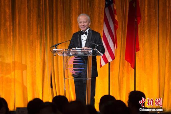 Chinese Ambassador to the United States Cui Tiankai speaks at the annual New Year gala of the China General Chamber of Commerce --USA in New York, Jan. 7, 2019. (Photo: China News Service/Liao Pan)