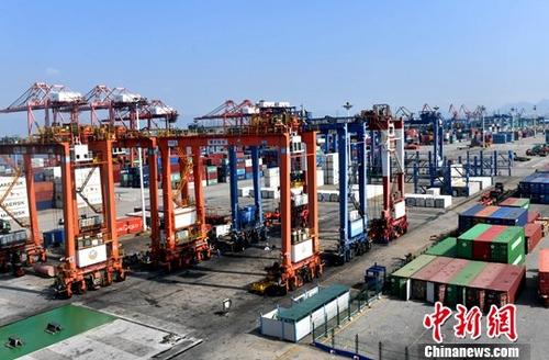 Xiamen port in Fujian Province. (File photo/China News Service)