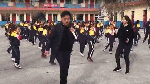 Principal Zhang Pengfei leads staff and students in dance moves that have attracted worldwide attention. (Screenshot photo)