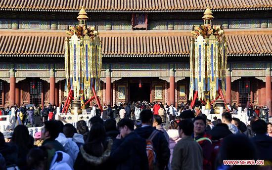 Palace Museum decorated to celebrate upcoming Spring Festival