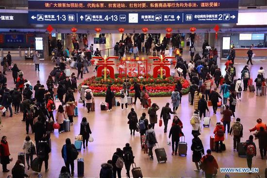Beijing railway witnesses mounting travel rush before lunar new year