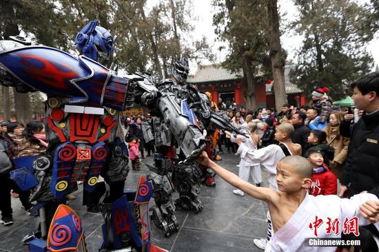 Transformers in kung fu moves at Shaolin Temple