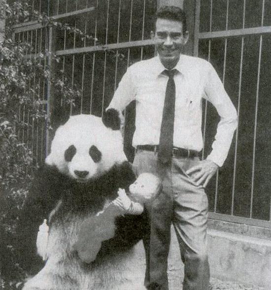 Nixon at Fuzhou Zoo in China in 1985. (Photo/Provided by Richard Nixon Foundation)