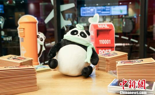 Panda-themed cultural products were exhibited in Chengdu, Sichuan Province, Oct. 9, 2017. (File photo/China News Service)