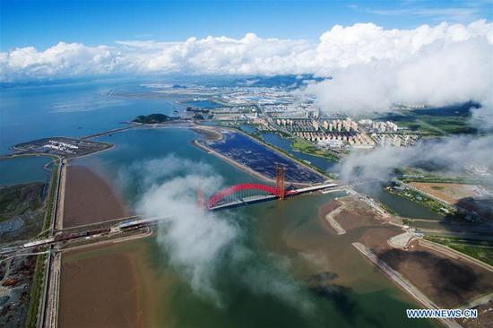 Aerial photo taken on Aug. 10, 2016 shows a view of Meishan bonded area in Beilun of Ningbo, east China's Zhejiang Province. (Xinhua/Huang Zongzhi)
