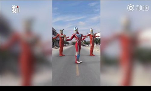 Ultraman dance in the video. (Screenshot photo)