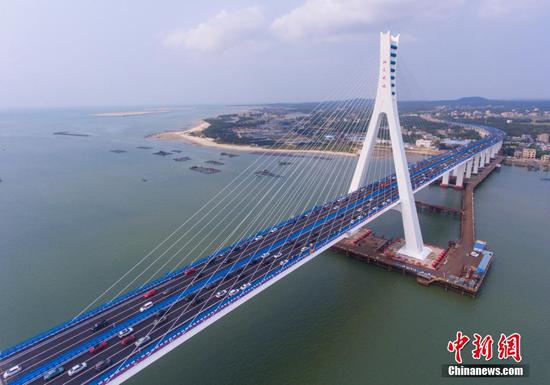 Cross-sea Haiwen Bridge officially starts operation in Hainan