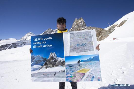 Swiss Alps postcards sent to world leaders