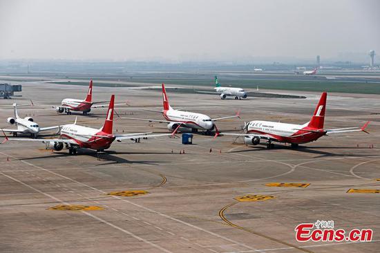 Boeing 737 MAX planes of Shanghai Airlines are grounded at Hongqiao International Airport in Shanghai, March 17, 2019. (Photo: China News Service/Yin Liqin)