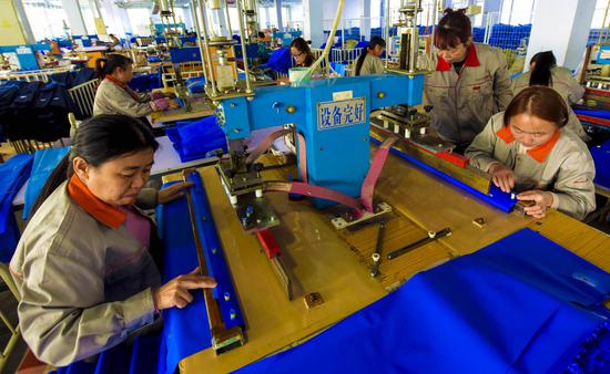 Workers make medical equipment at a private enterprise in Jizhou District of Hengshui, north China's Hebei Province. (Xinhua/Li Xiaoguo)