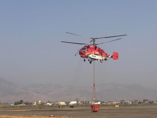 A fire fighting helicopter takes off from an airport in Xichang, Sichuan, on April 1. (Xinhua/Lin Jiping)