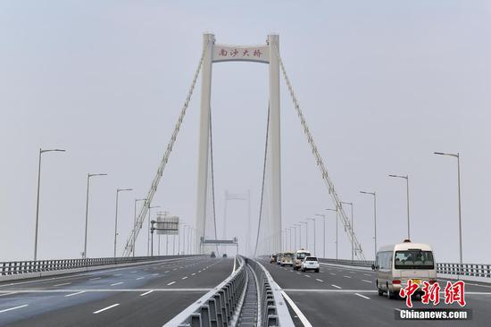 The Nansha Bridge links Guangzhou, capital of Guangdong, and the city of Dongguan, a manufacturing powerhouse. (Photo/China News Service)