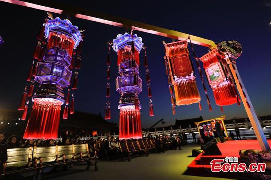 Palace Museum raises 20.05 million yuan in lanterns auction