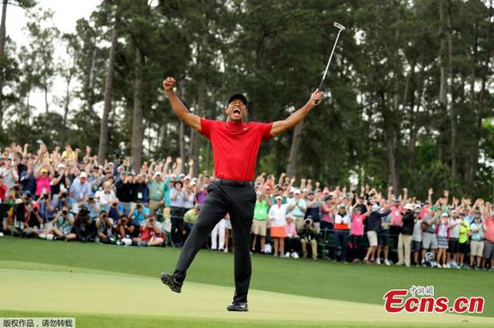Tiger Woods wins the Masters for the first time since 2005