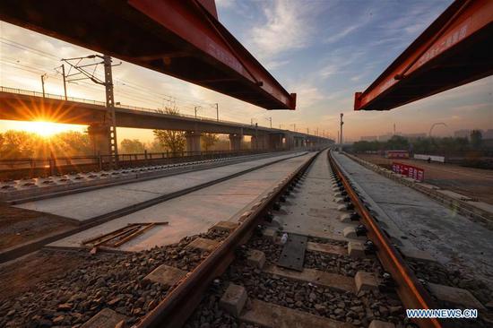 Builders of China Railway 12th Bureau Group operate machine to lay tracks at the construction site of the Liying section of the Beijing-Xiongan intercity railway, April 15, 2019. Track-laying work of the Beijing-Xiongan intercity railway began on Monday. (Xinhua/Xing Guangli)