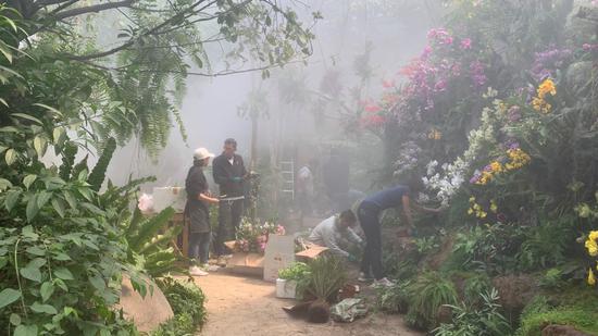 Thai gardeners work on orchid landscaping at the Botany Pavilion of the Beijing Expo 2019. (Photo/CGTN)