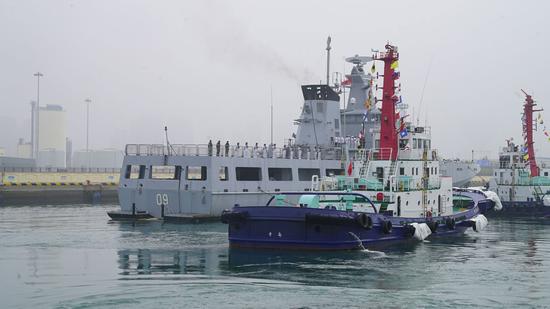 Royal Brunei Navy's 09 offshore patrol vessel Daruttaqwa docks at Qingdao Port, east China's Shandong Province, April 21, 2019. (Photo/CGTN)