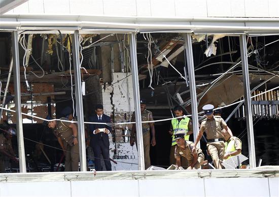 Police and investigators work at a blast scene at Shangri-La hotel in Colombo, Sri Lanka, April 21, 2019. (Xinhua)