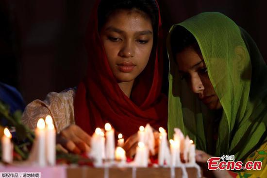People light candles as they condemn the deadly bomb blasts in Sri Lanka, during a protest in, Peshawar Pakistan, April 21, 2019. (Photo/Agencies)