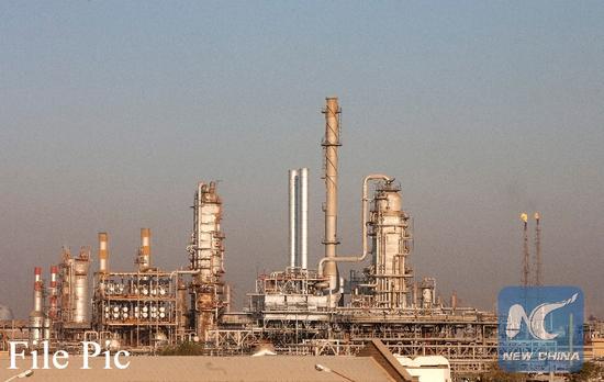File photo taken on Dec. 29, 2010 shows a view of Abadan refinery, the largest one in Iran, in southwestern Iranian city of Abadan. (Xinhua File photo)