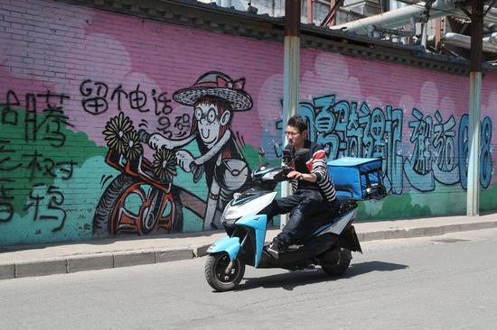 The 798 Art District, a popular area showcasing contemporary Chinese art in Beijing, is also home to graffiti. (Photo by Wang Jing/China Daily)