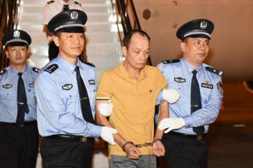 Liang Zening (R，2nd) is repatriated from Singapore to China, April 22, 2019. (Photo provided to China News Service)