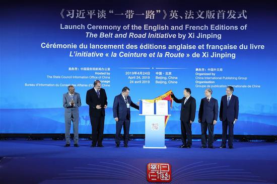 Guests unveil the English and French editions of a compilation of President Xi Jinping's discourses on the Belt and Road Initiative during a launch ceremony in Beijing, capital of China, April 24, 2019. (Xinhua/Zhang Yuwei)