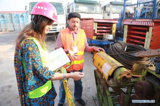 A Pakistani woman works at the construction site of Multan-Sukkur Motorway under the China-Pakistan Economic Corridor in Pakistan on March 12, 2019. (Xinhua/Luo Xiangjun)